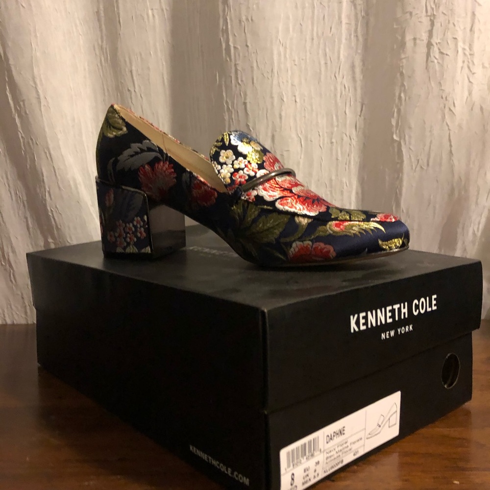 Kenneth Cole Embroidered Heel